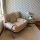 Fauteuil / Causeuse vintage cuir beige avec structure métal