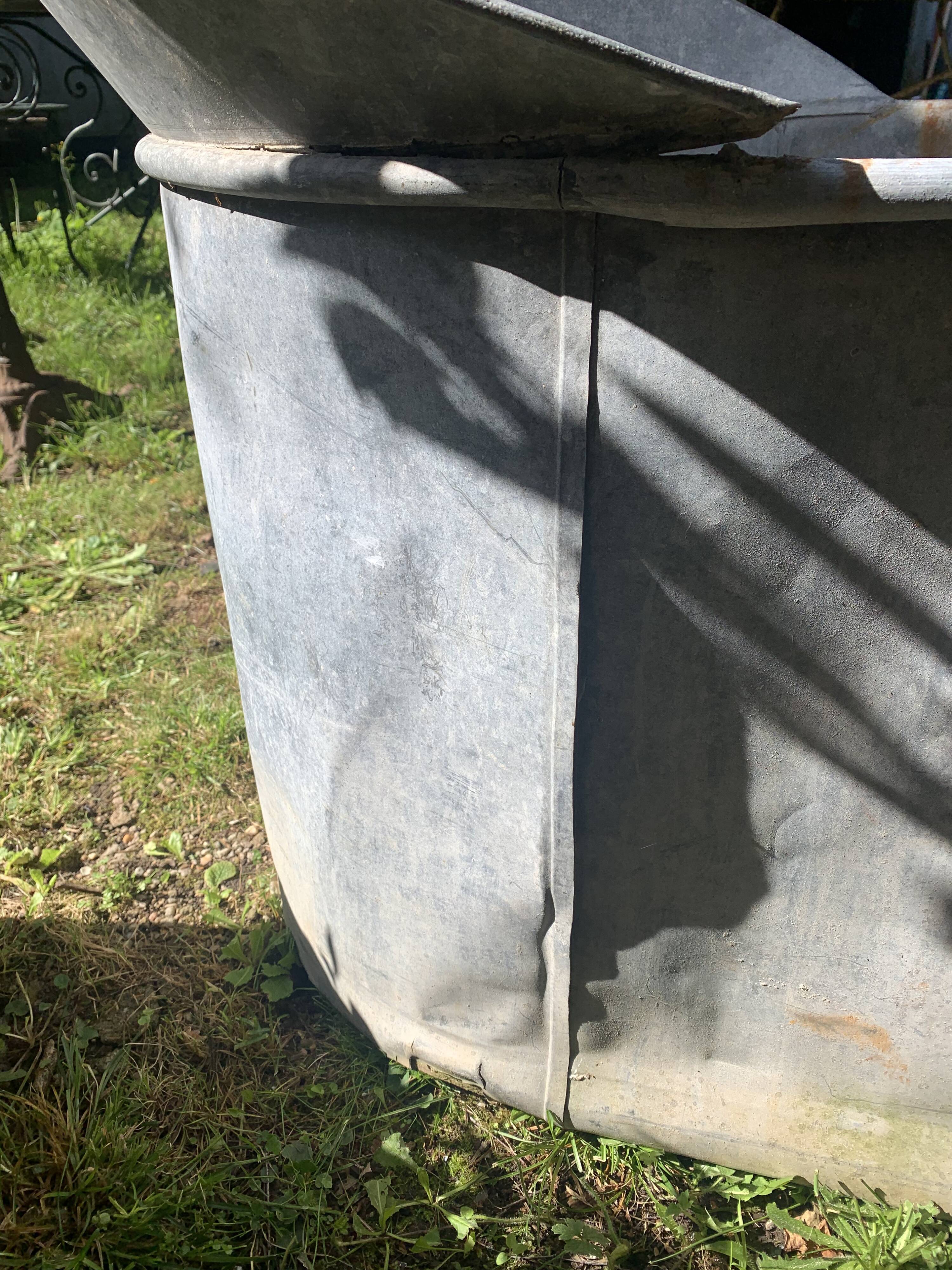 Baignoire en zinc ancienne