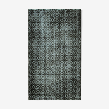 Tapis noir turc surteinté tissé à la main des années 1970 138 cm x 233 cm