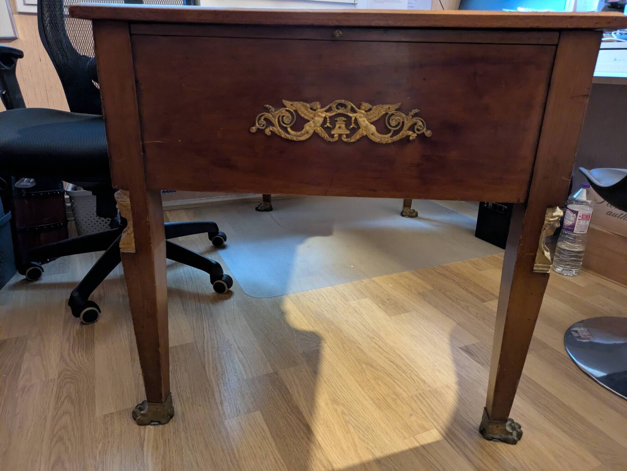 Empire desk in excellent condition. Possibility to sell it individually or as a set.
