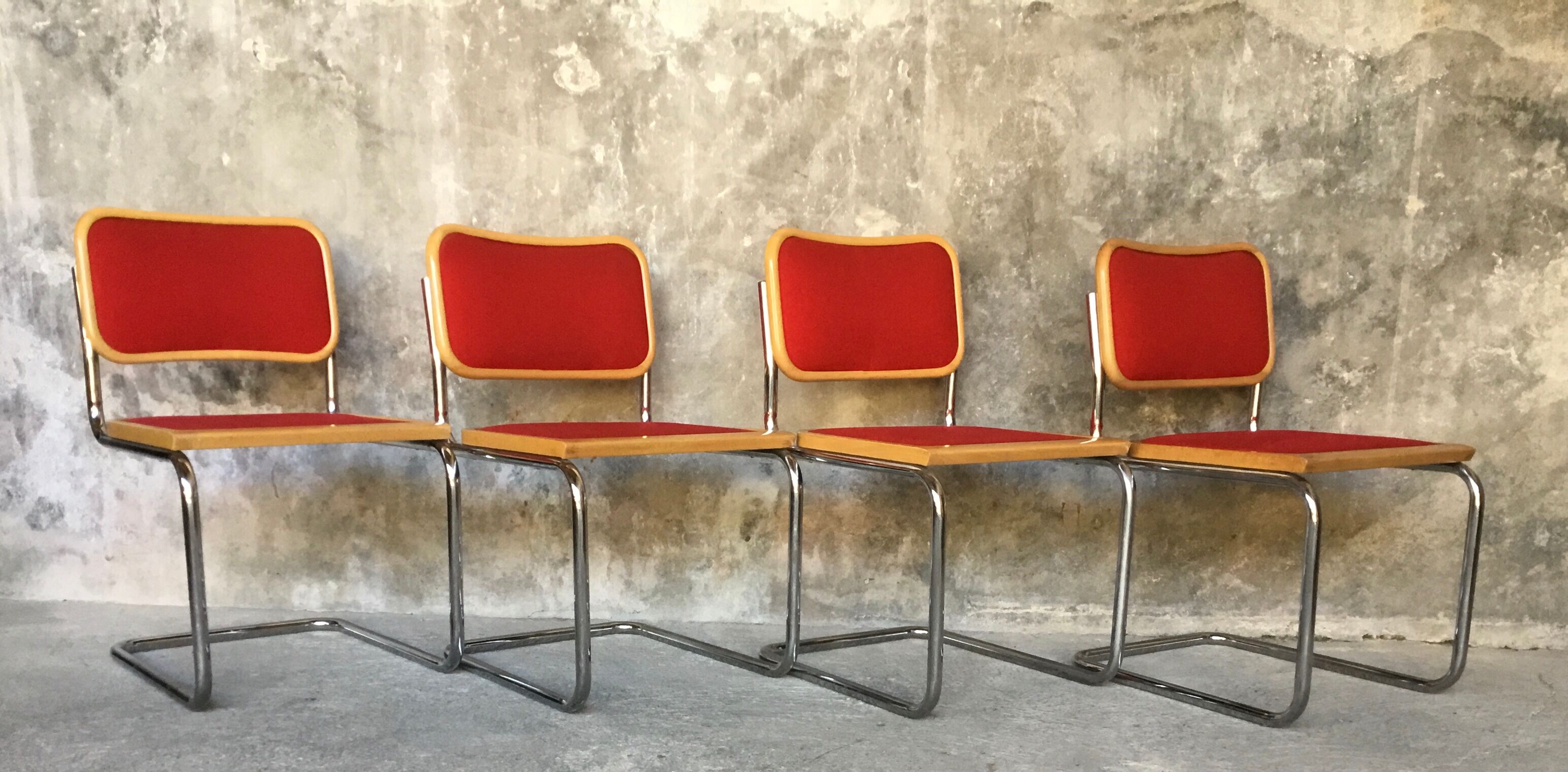 Ensemble de 4 chaises cesca bois et rouge, modèle B32 par Marcel Breuer