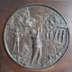 Médaillon en régule sur plaque de bois scène de chasse