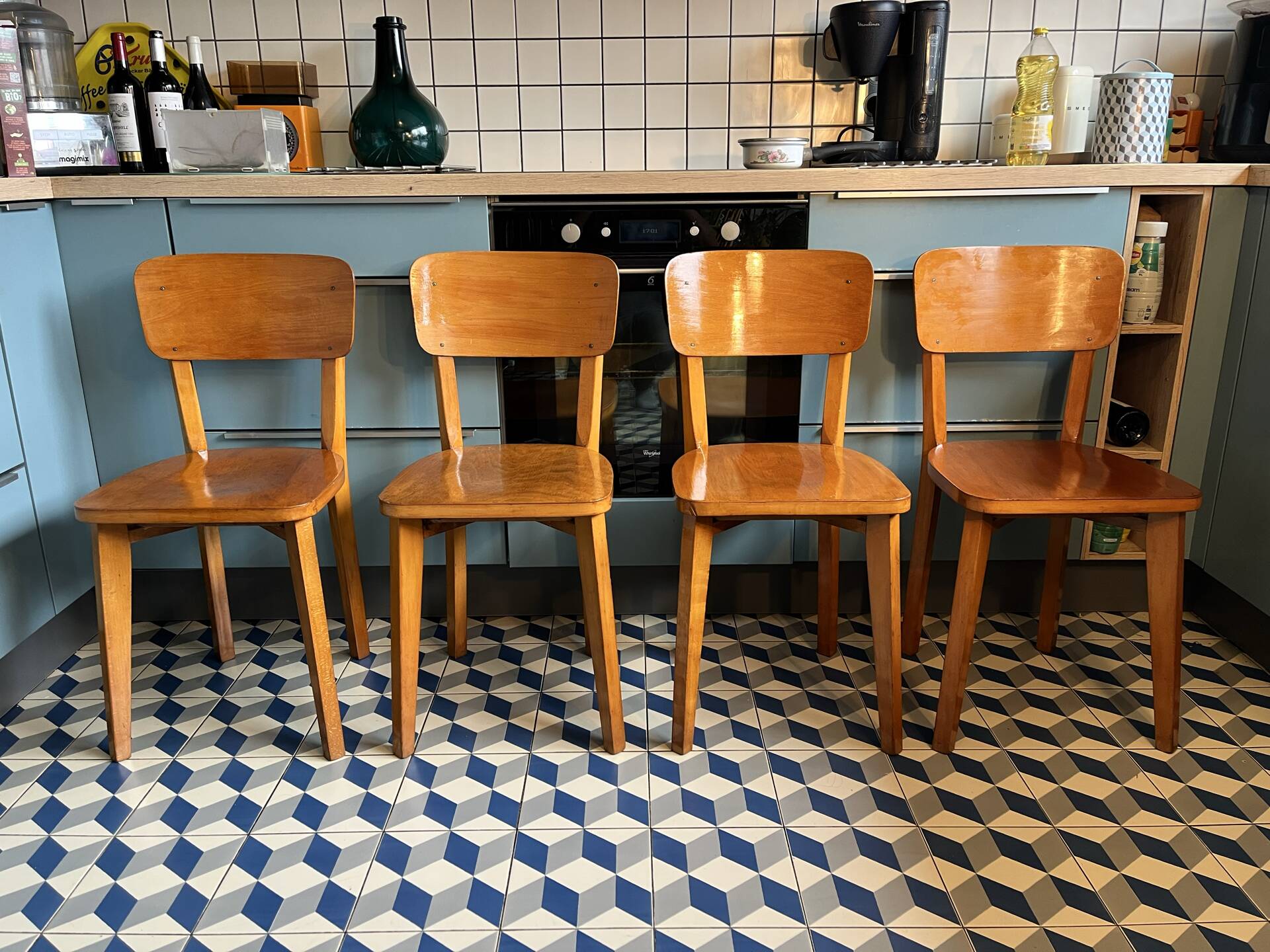 Set of 4 indestructible bistro chairs Elf