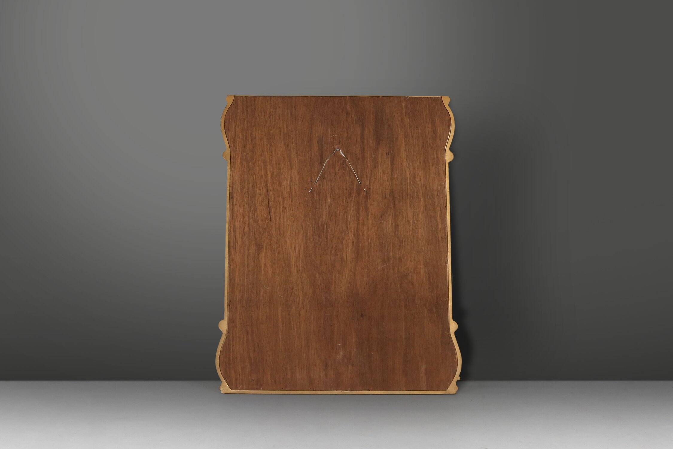 Miroir en résine avec ornements dorés et panneaux en verre miroir fumé, Belgique