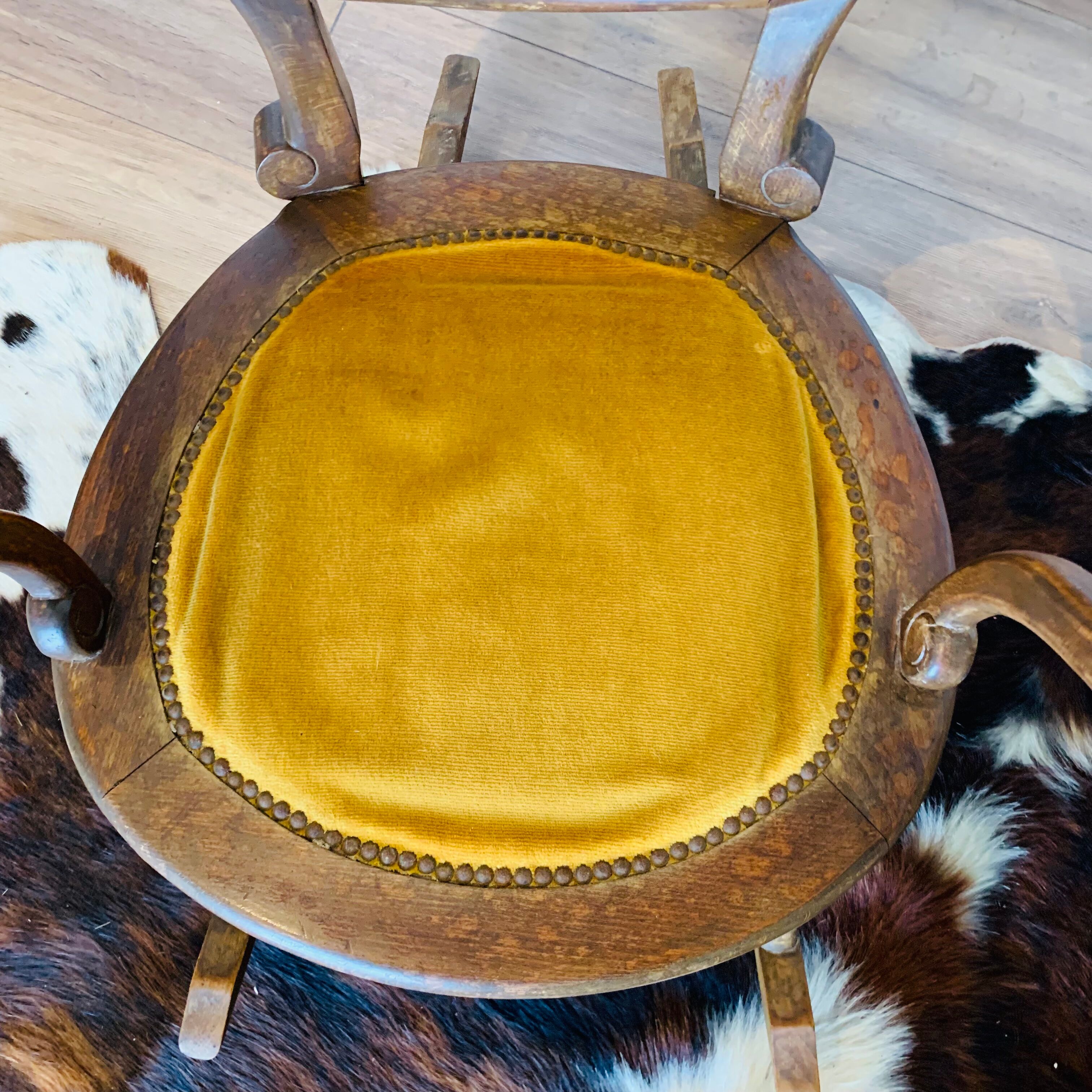 Rocking chair back medallion