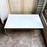 Table basse en mélaminé blanc et acier chromé