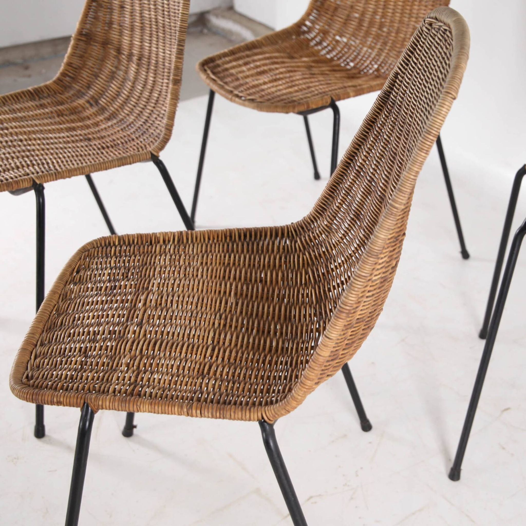 Set of 4 wicker and iron chairs