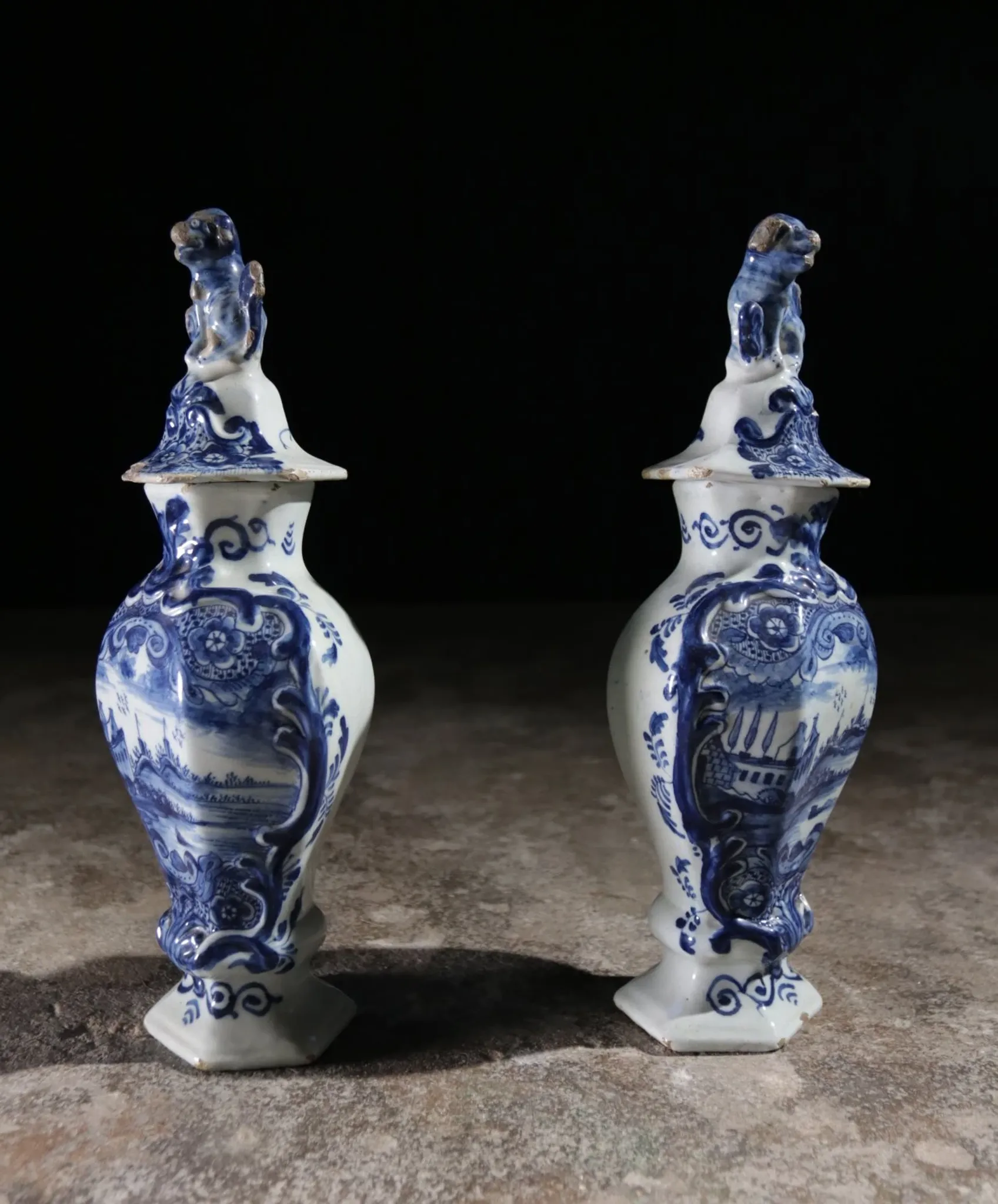 Pair of 18th-century Delft lidded vases – Pieter van den Briel, 't Fortuyn