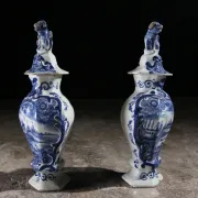 Pair of 18th-century Delft lidded vases – Pieter van den Briel, 't Fortuyn