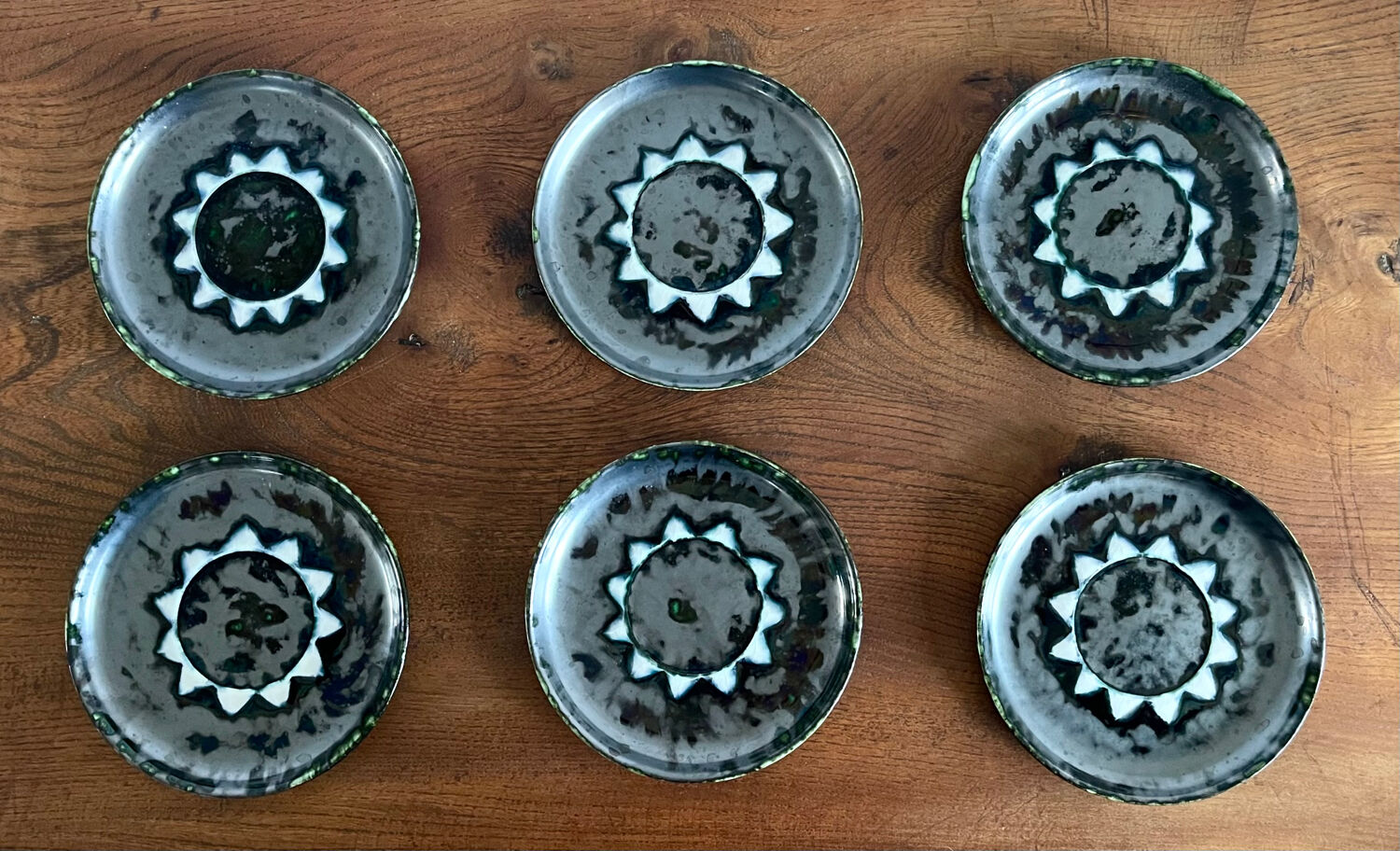 6 tasses en faïence de Quimper.