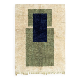 Traditional handmade wool rug, size 150 x 250 cm