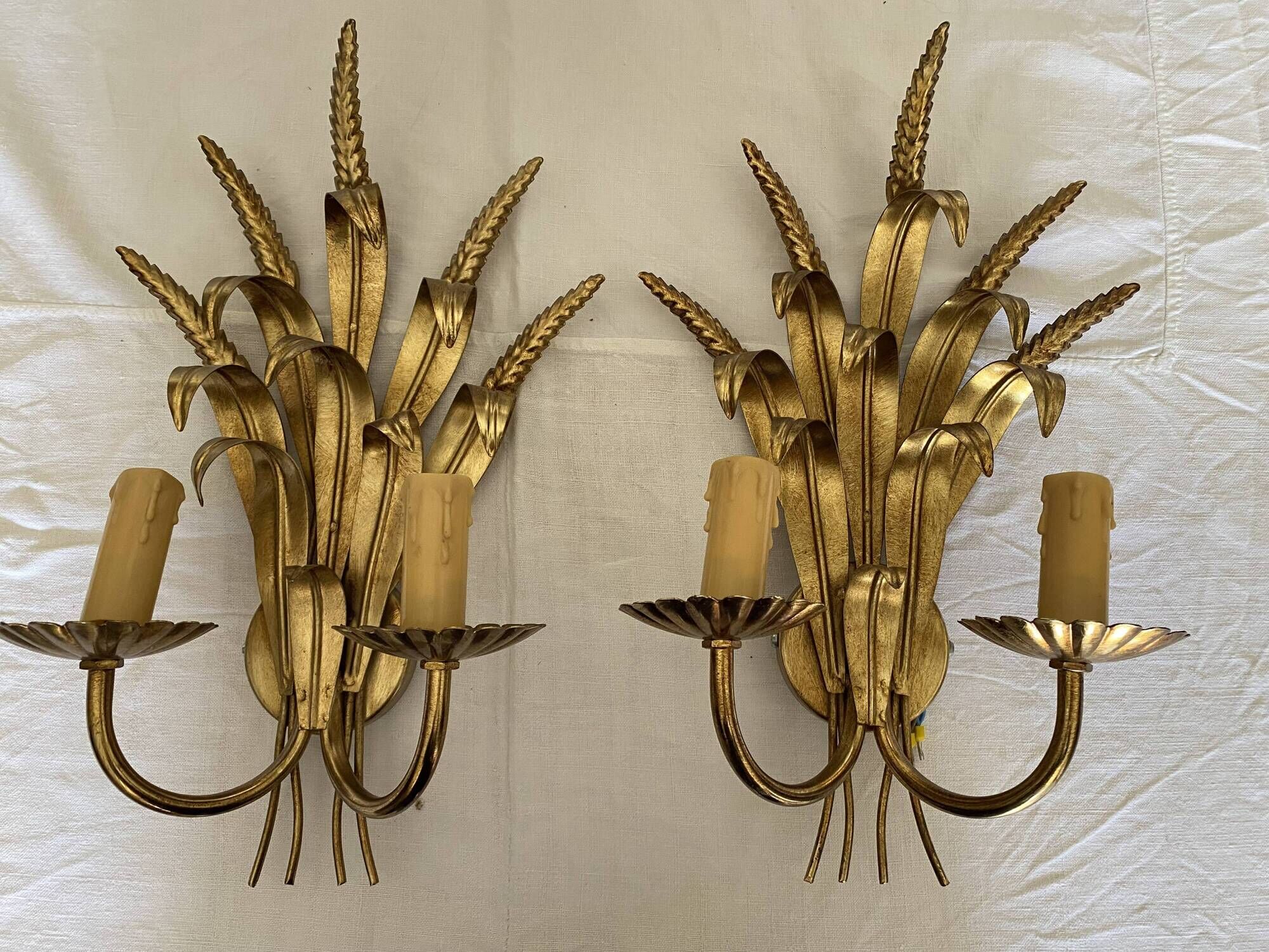 Hans Kögl-style 6-arm chandelier in gilded metal, 1970s, with two wall lights