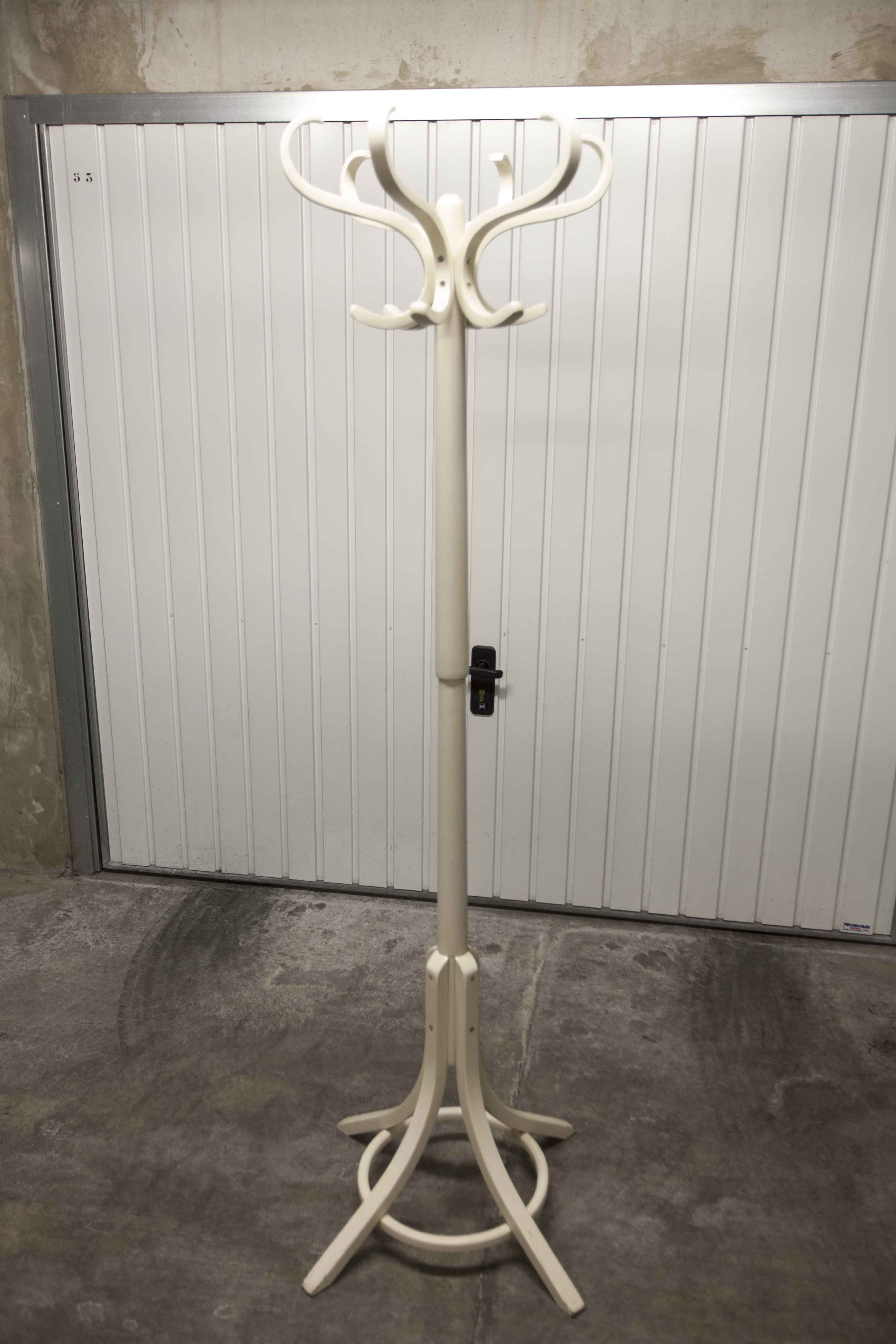 Parrot wears white Baumann coat 1970