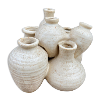 Vase stings sandstone flowers