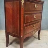 Petite commode marquettée de style transition