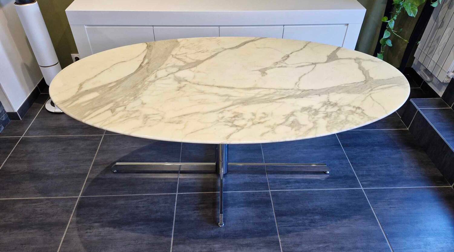 Roche Bobois table in Calacatta marble from 1980