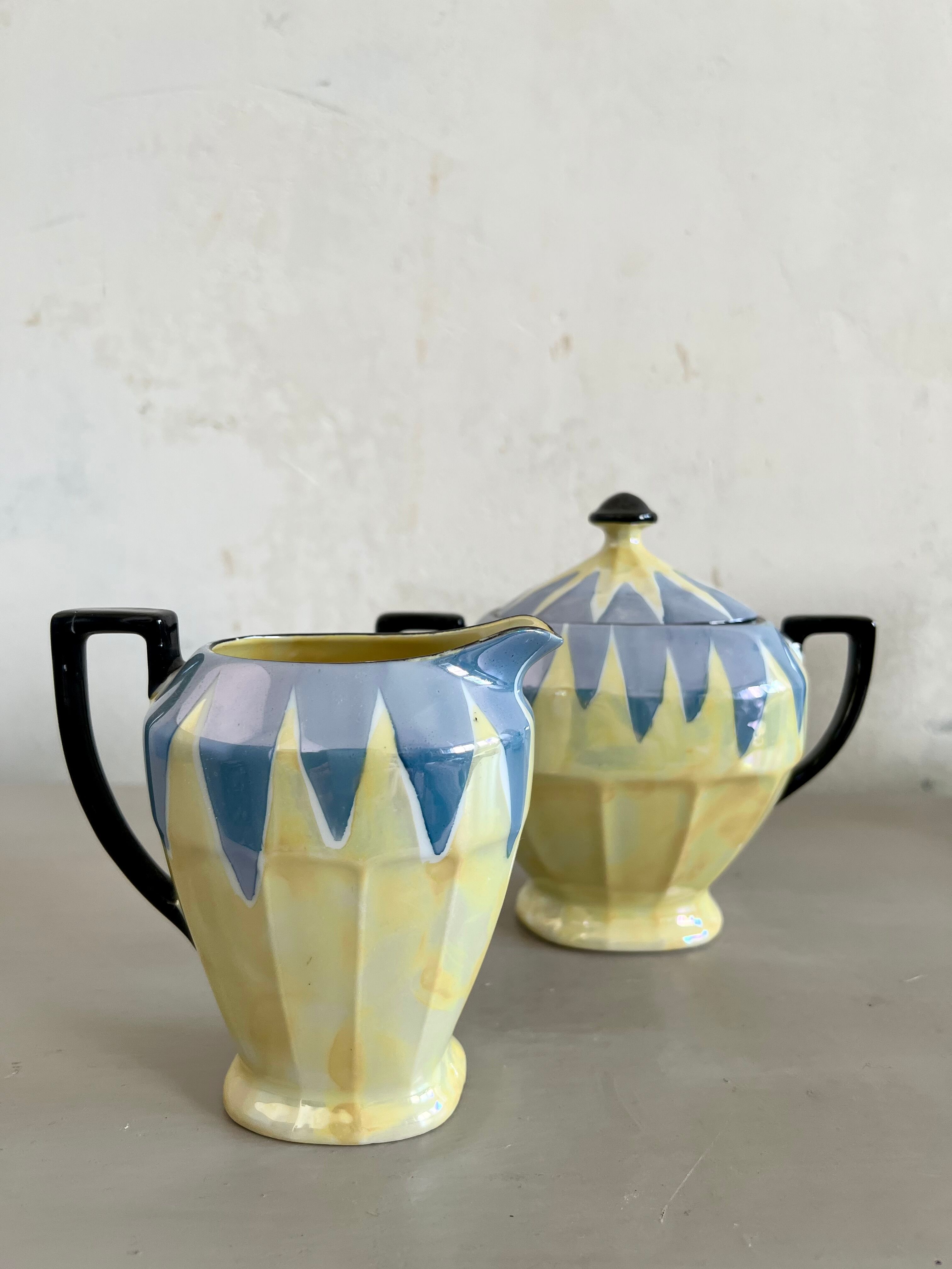 Art Deco coffee set in fine pearlescent porcelain 20s