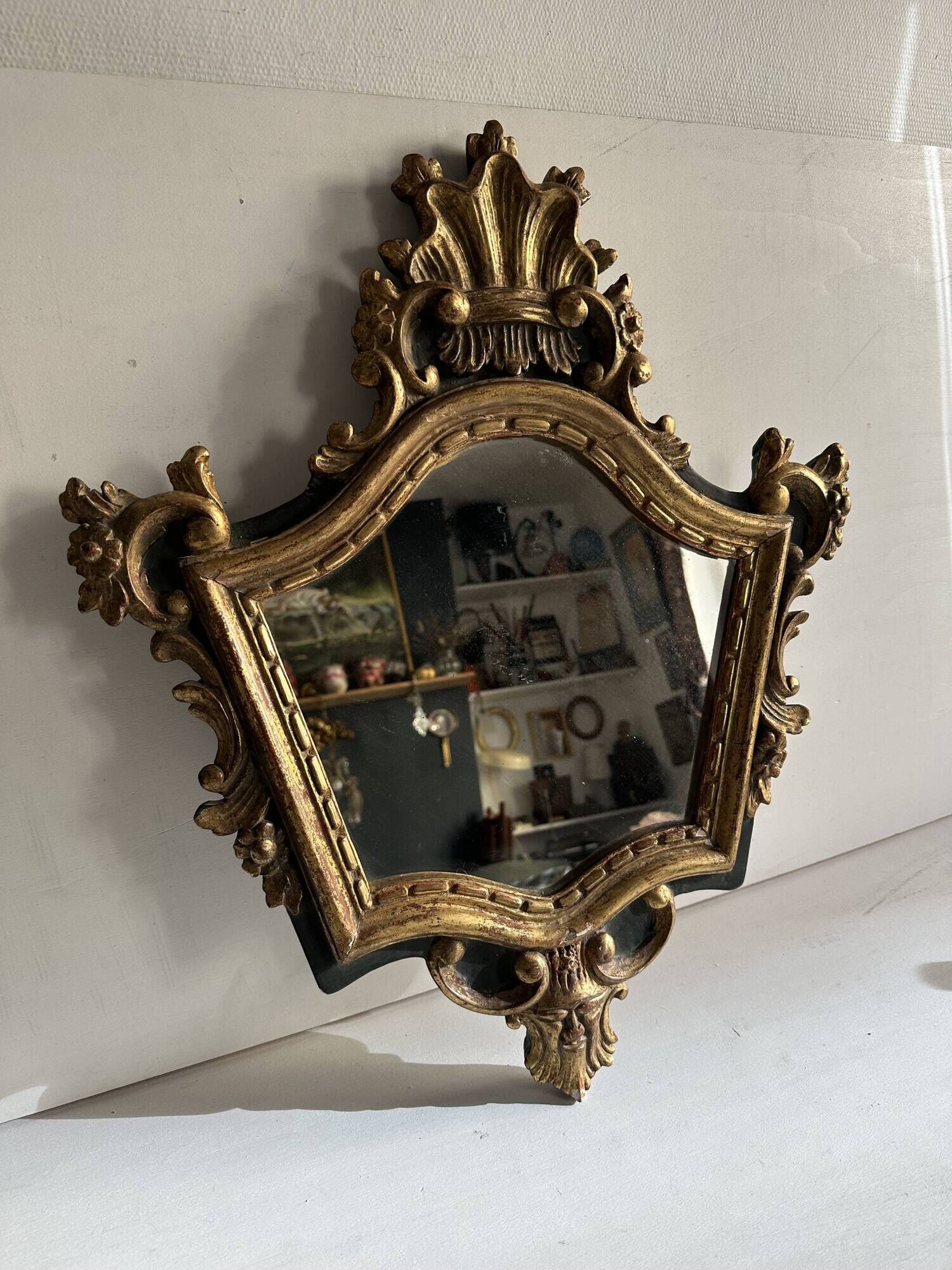 Antique baroque mirror in carved and gilded wood, 19th century