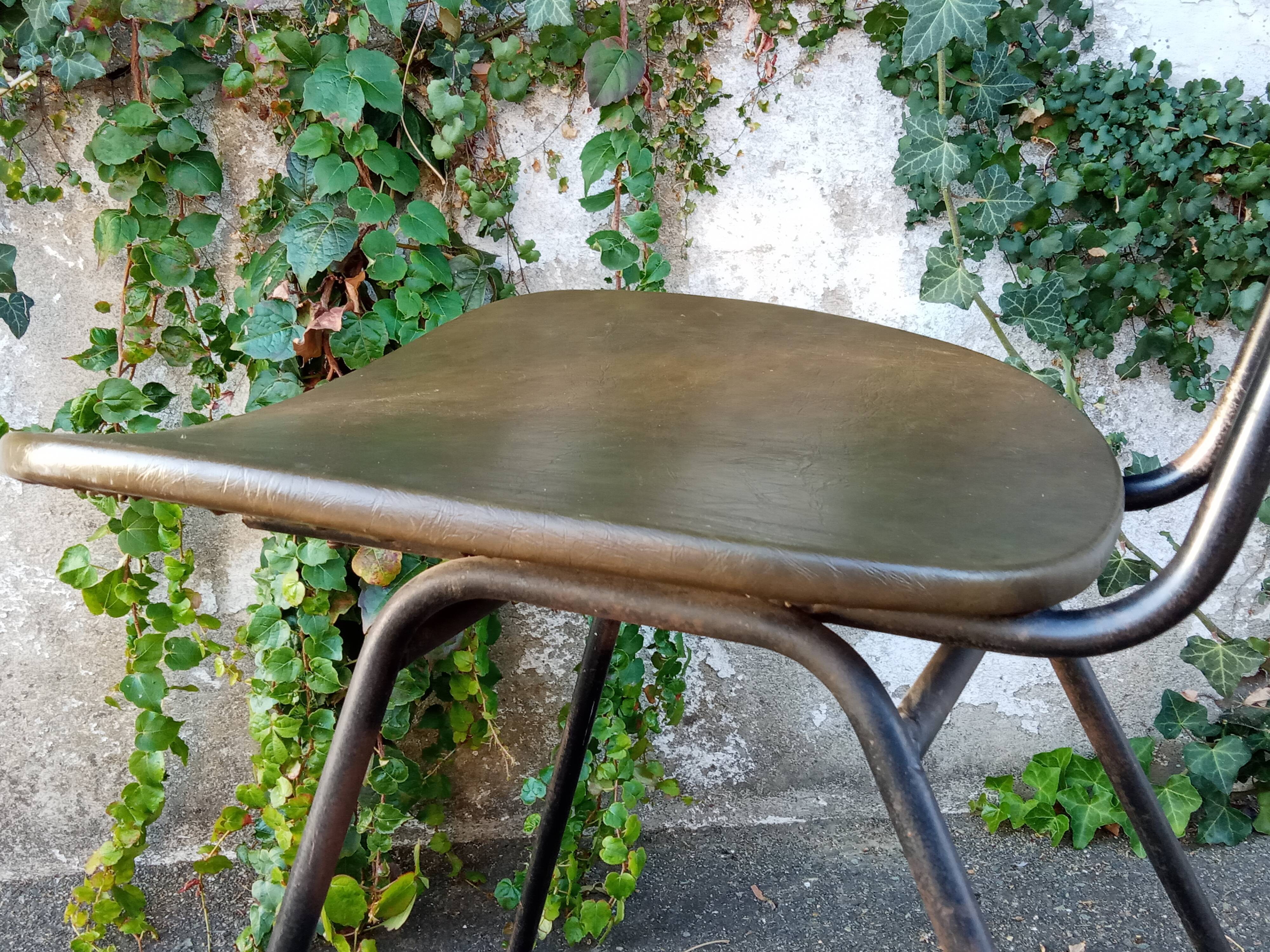 Pair of 50s chairs in metal and skaï
