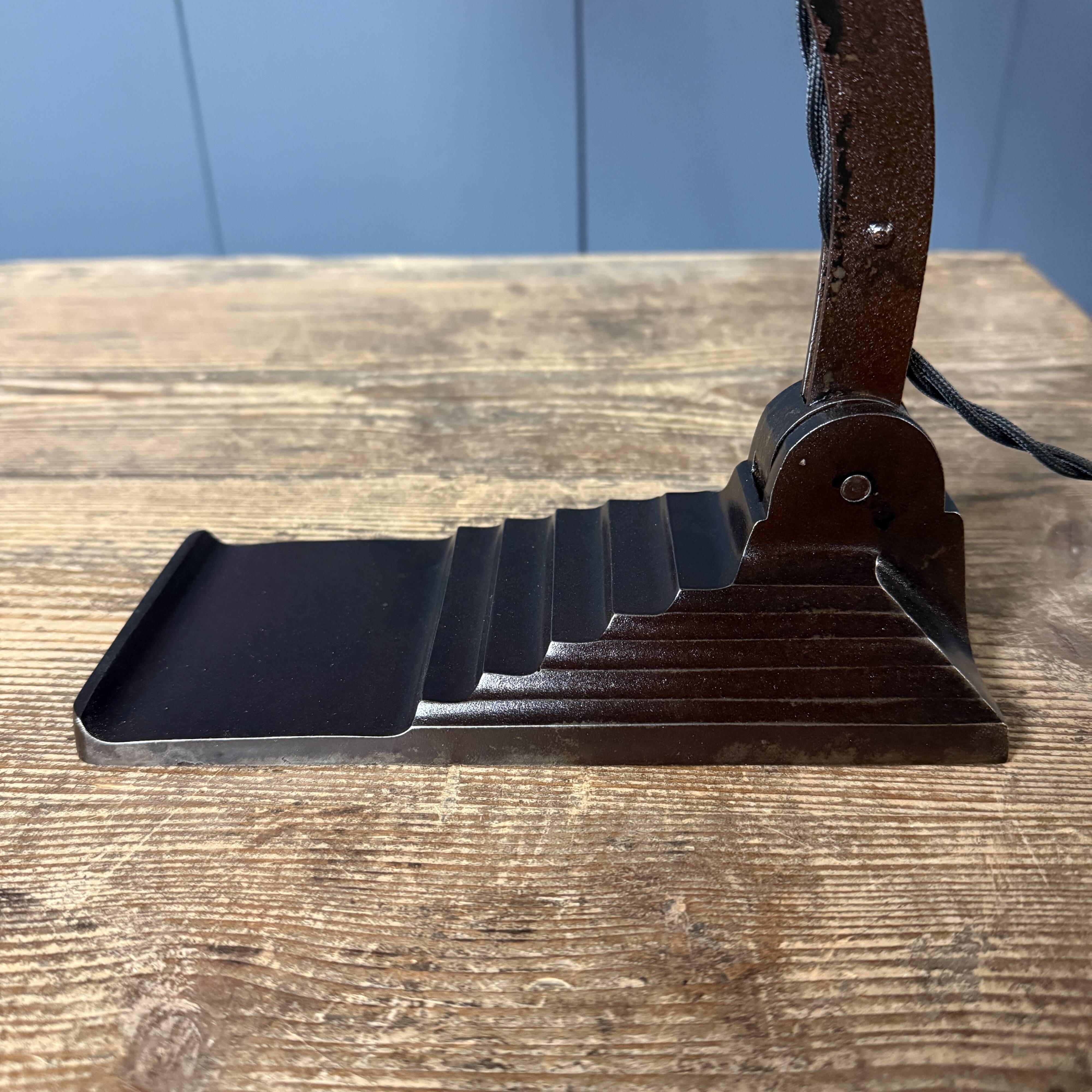 Erpé banker’s lamp with a turquoise enamel shade.