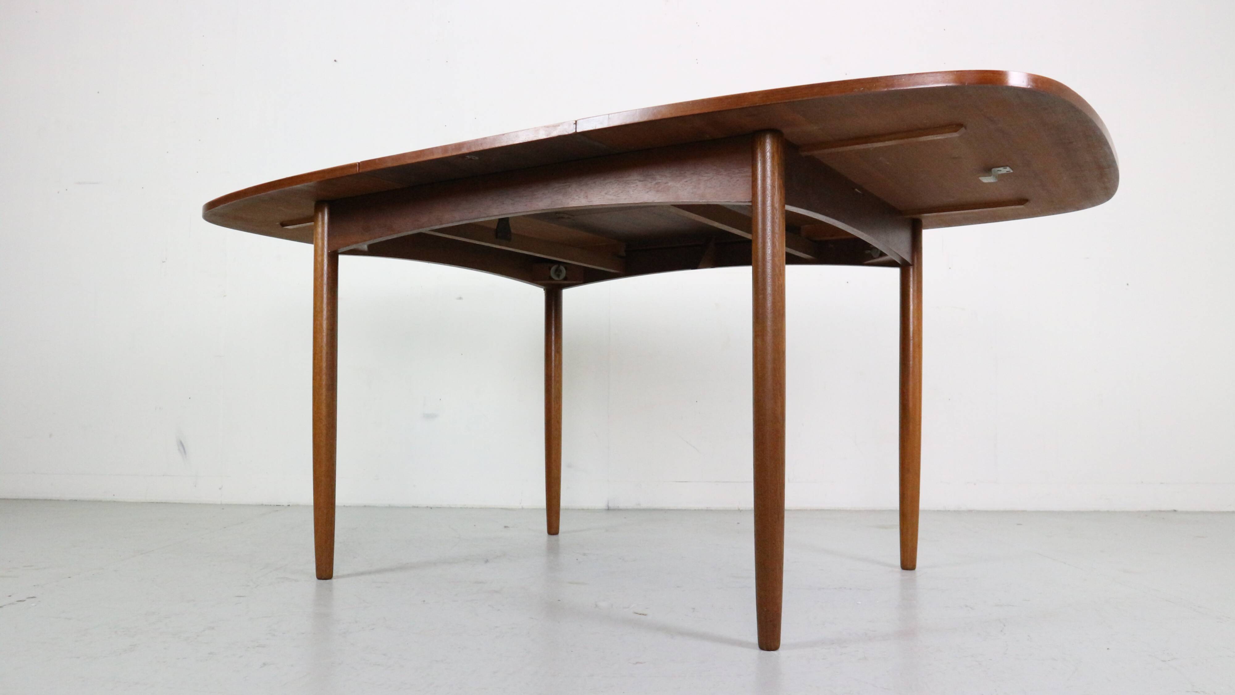 Mid- Century Modern Teak OvalExtendable Dinning Table By G Plan, 1960's