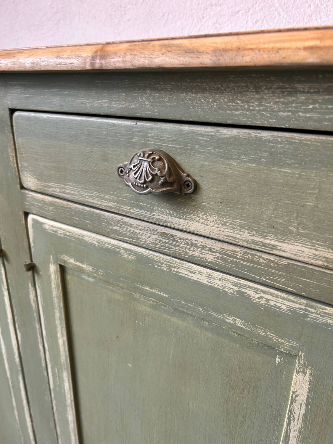 Antique green patinated grand buffet – 4 doors & 4 drawers – Wooden top