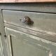 Buffet ancien patiné vert – 4 portes & 4 tiroirs – Plateau bois