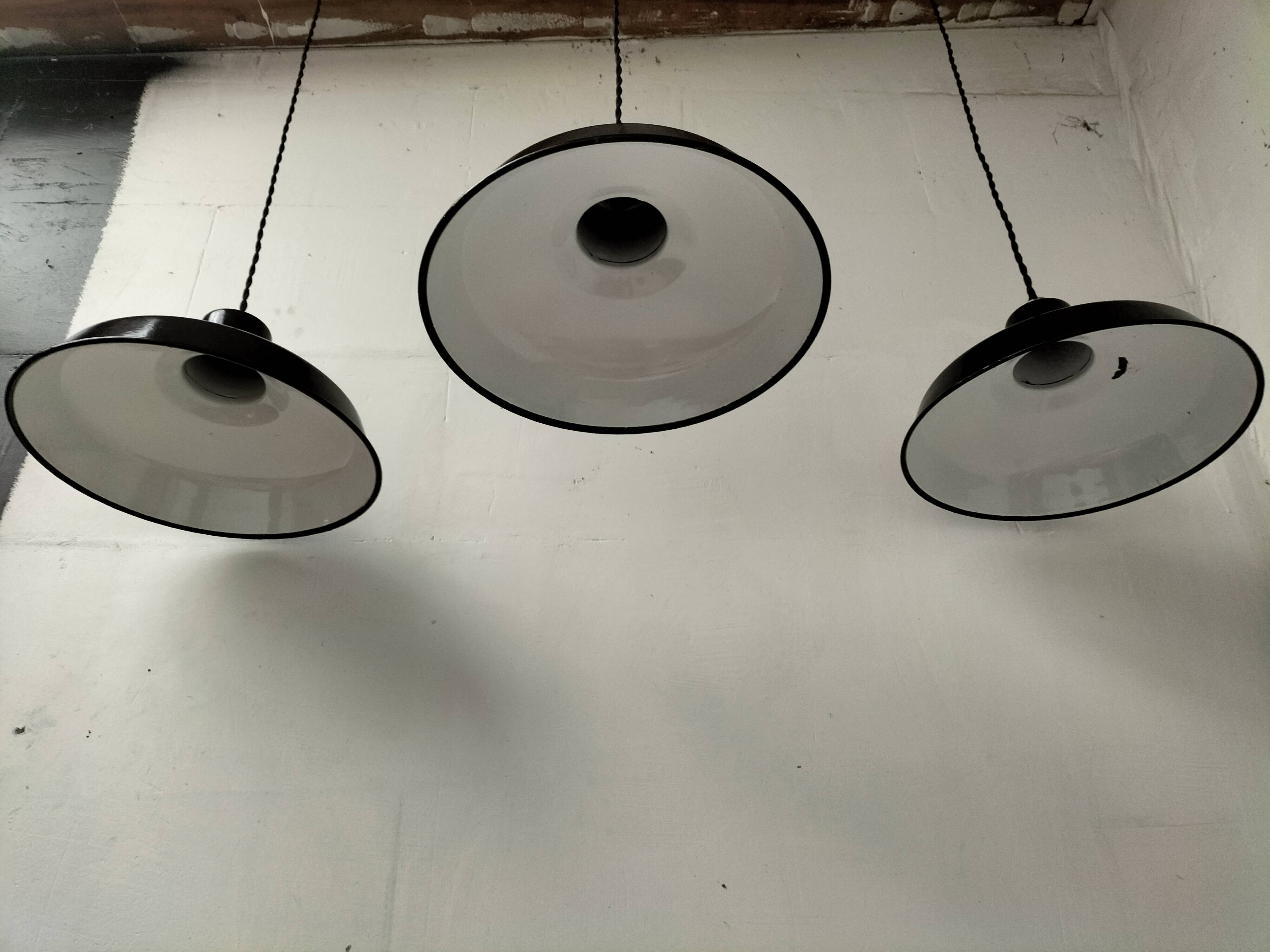 Enamelled sheet metal suspensions