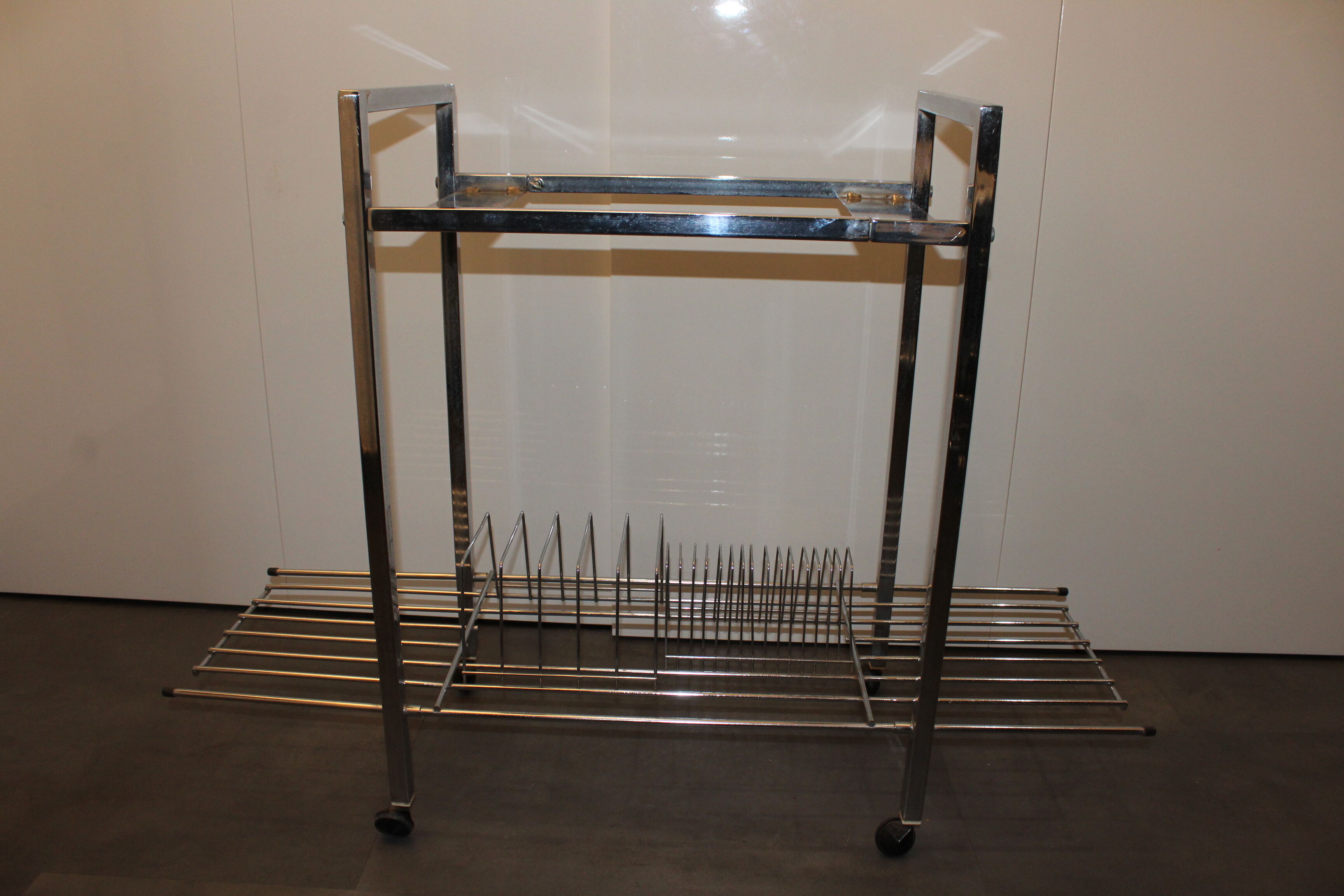 Vintage chrome service, turntable holder and speakers