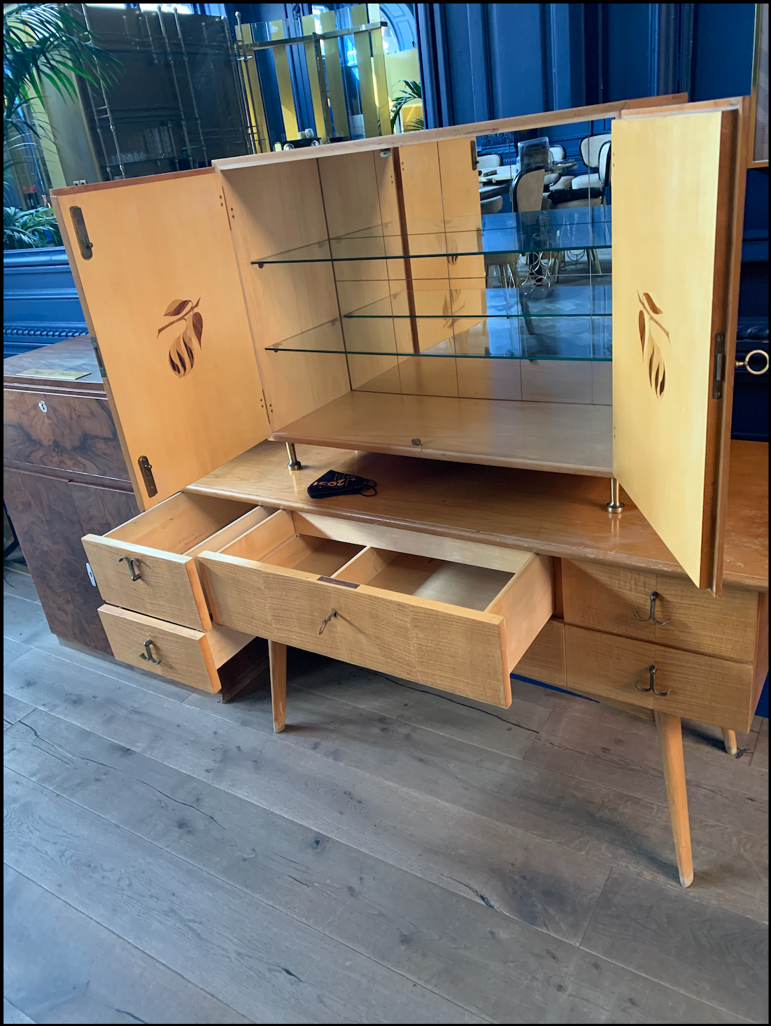 Furniture bar 2 body