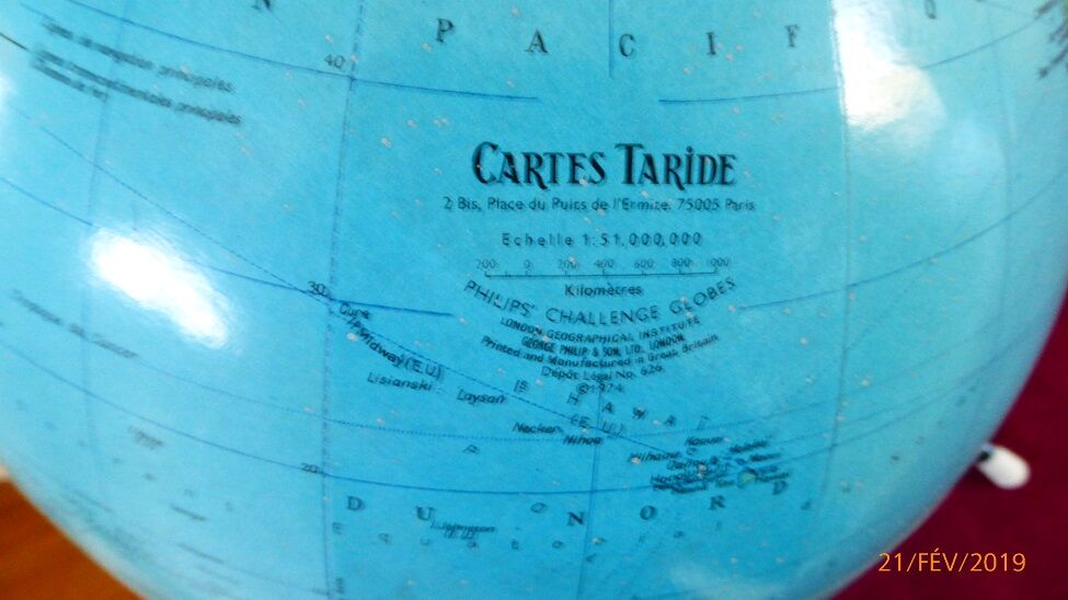 Globe terrrestre tripode taride 1974