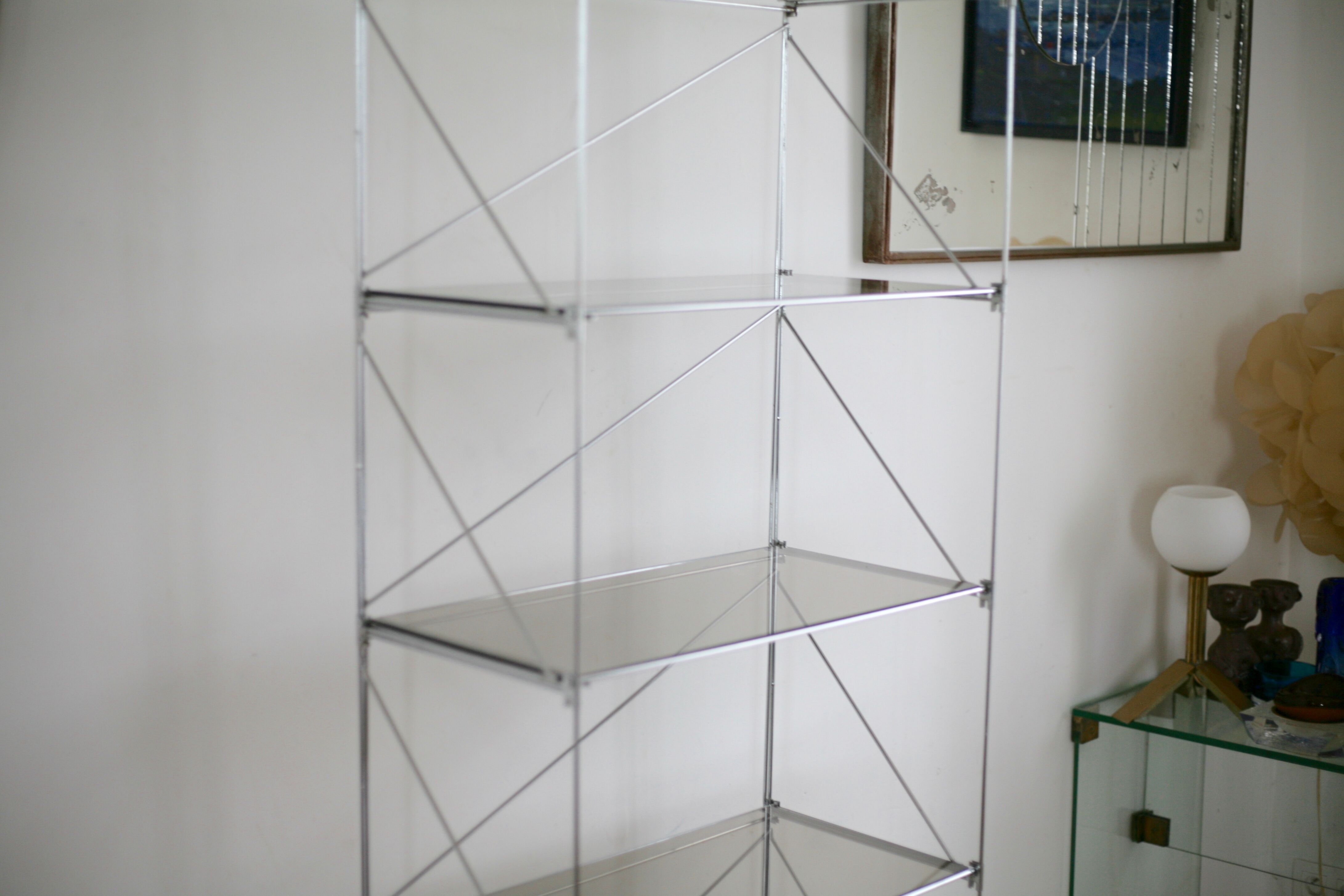 Etagère Isocèle de Max Sauze, acier et verre fumé, France circa 1970