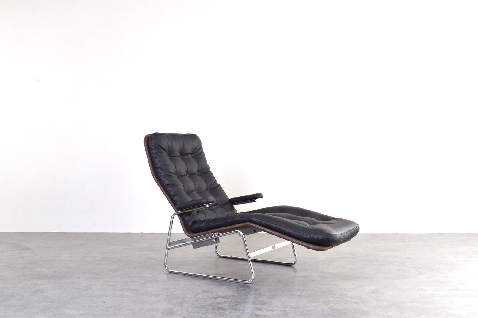 Bauhaus Leather and Chrome Model Fenix Chaise Longue by Sam Larsson for Dux
