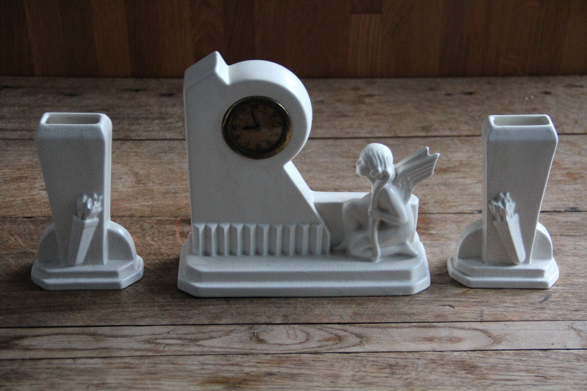 Clock pendulum art-deco fireplace decoration