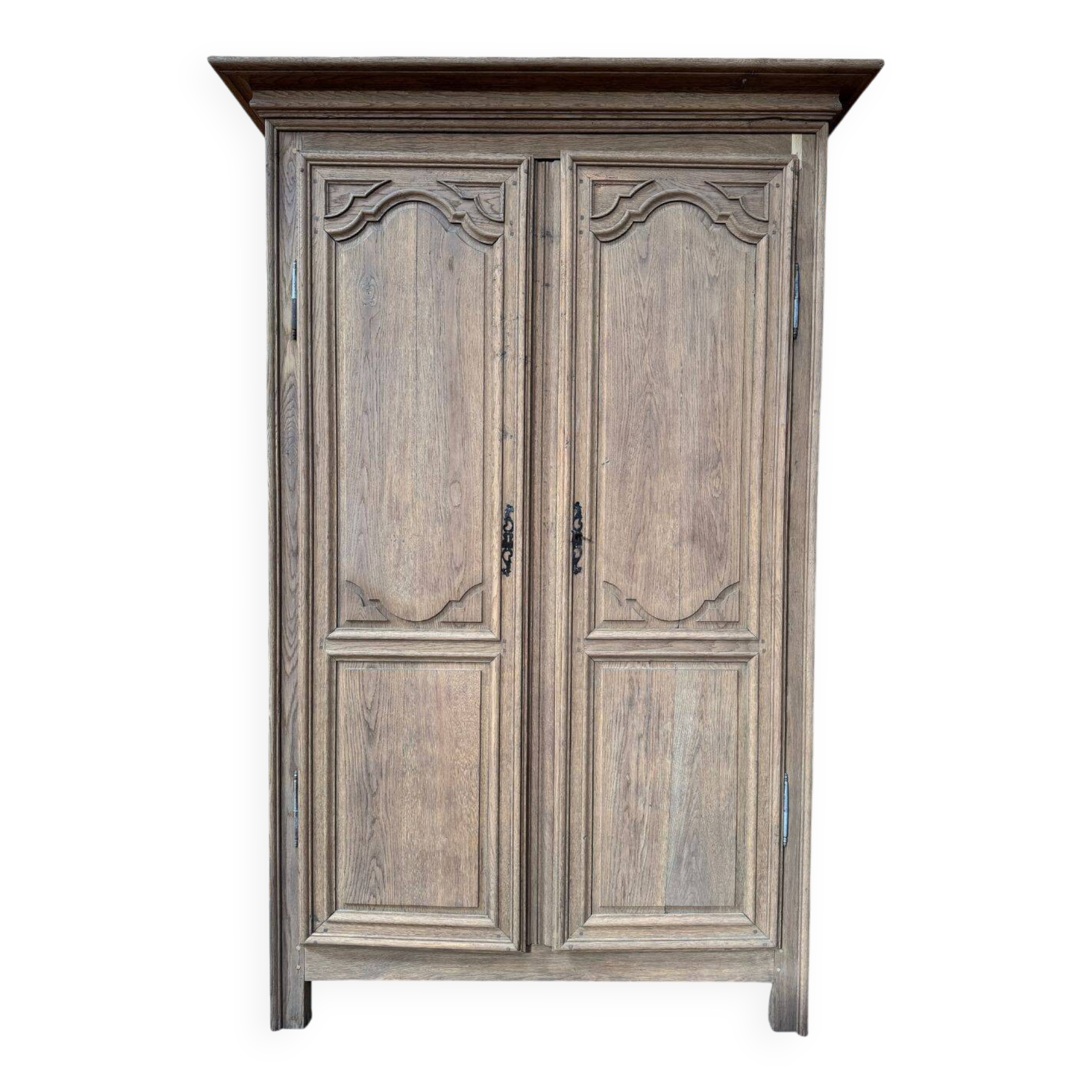 Aero-blasted oak wardrobe