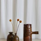 Carafe en grès texturé