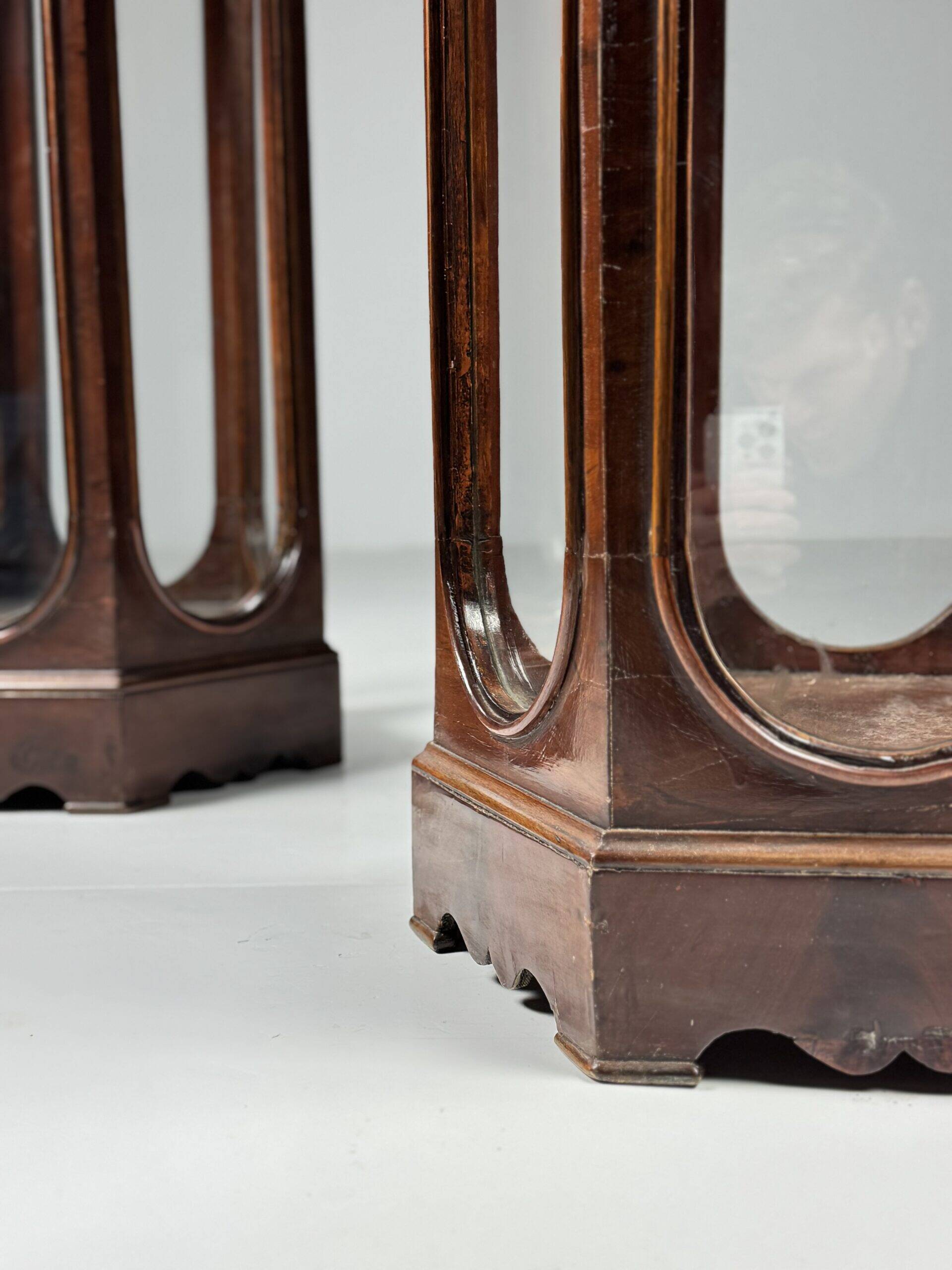 Ensemble de 2 vitrines italiennes du 19e siècle