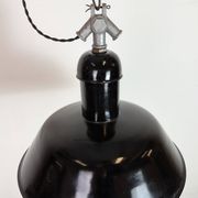 Lampe suspendue industrielle en émail noir de AEG, années 1930