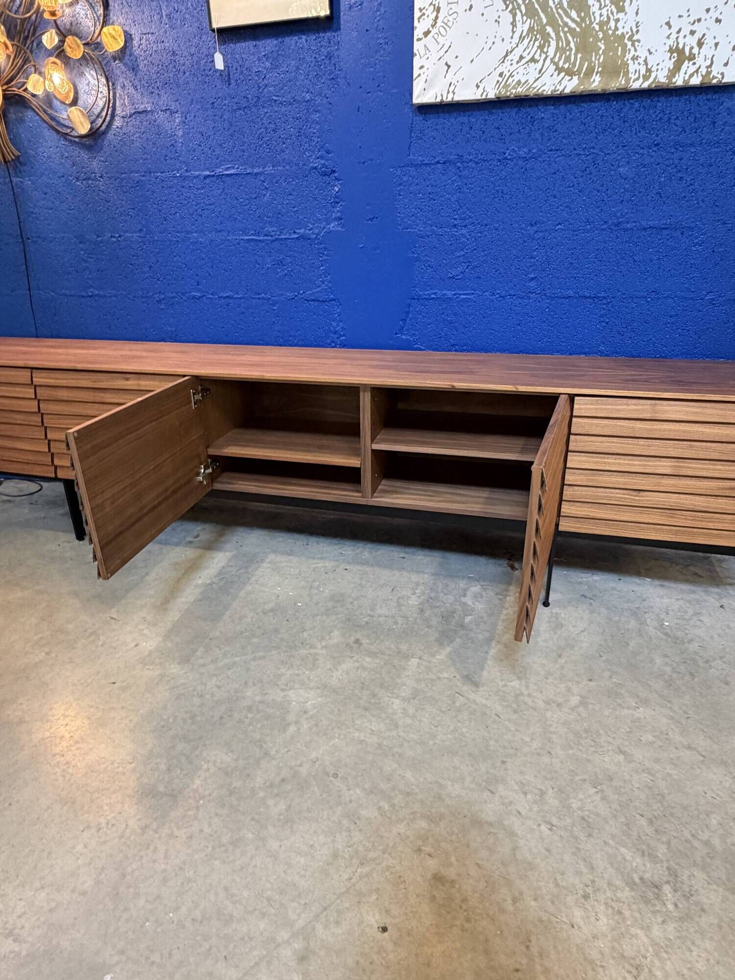 Large 3-metre sideboard in walnut by the manufacturer Punt Mobles.
