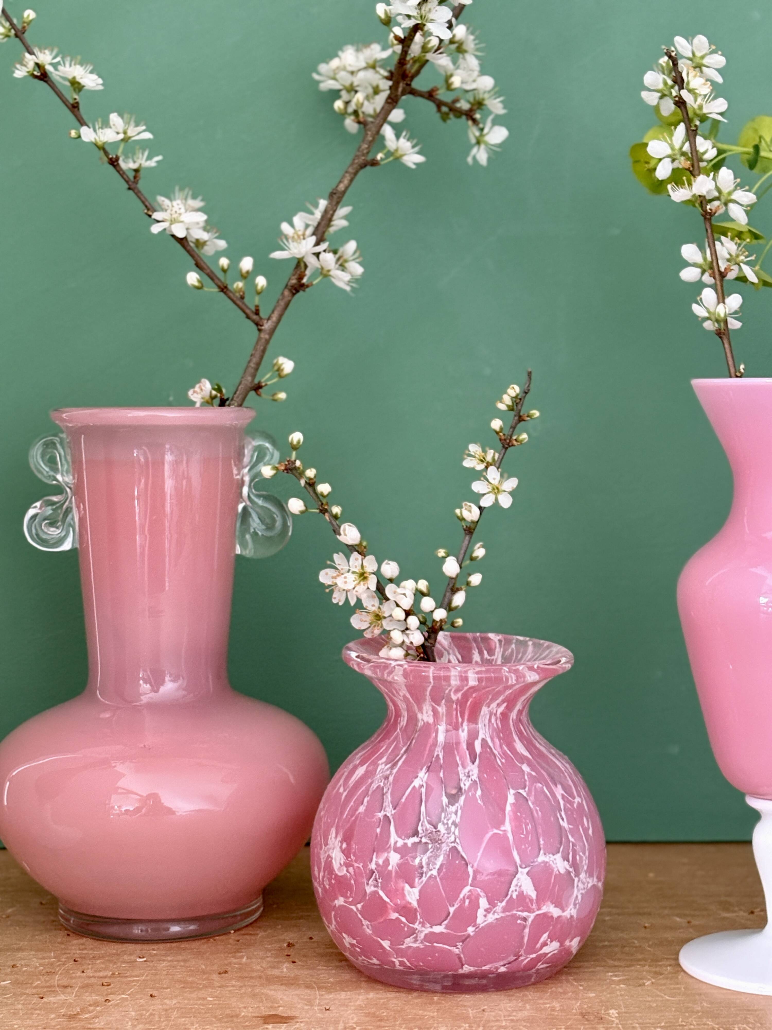Set of 5 antique vases/soliflores in opaline and pink and red glass.