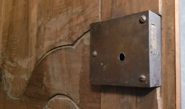 Buffet deux corps époque Louis XV en noyer