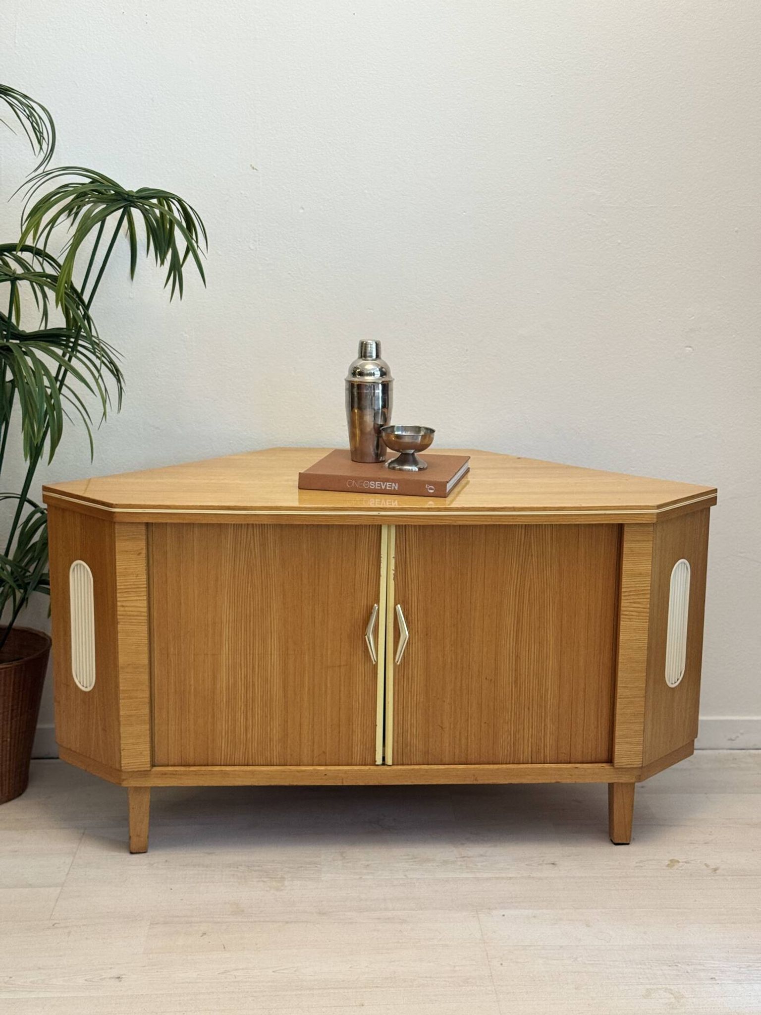 Cabinet de bar vintage « speakeasy »