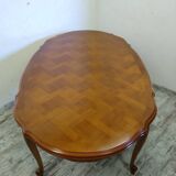 Regency style table with integrated extensions