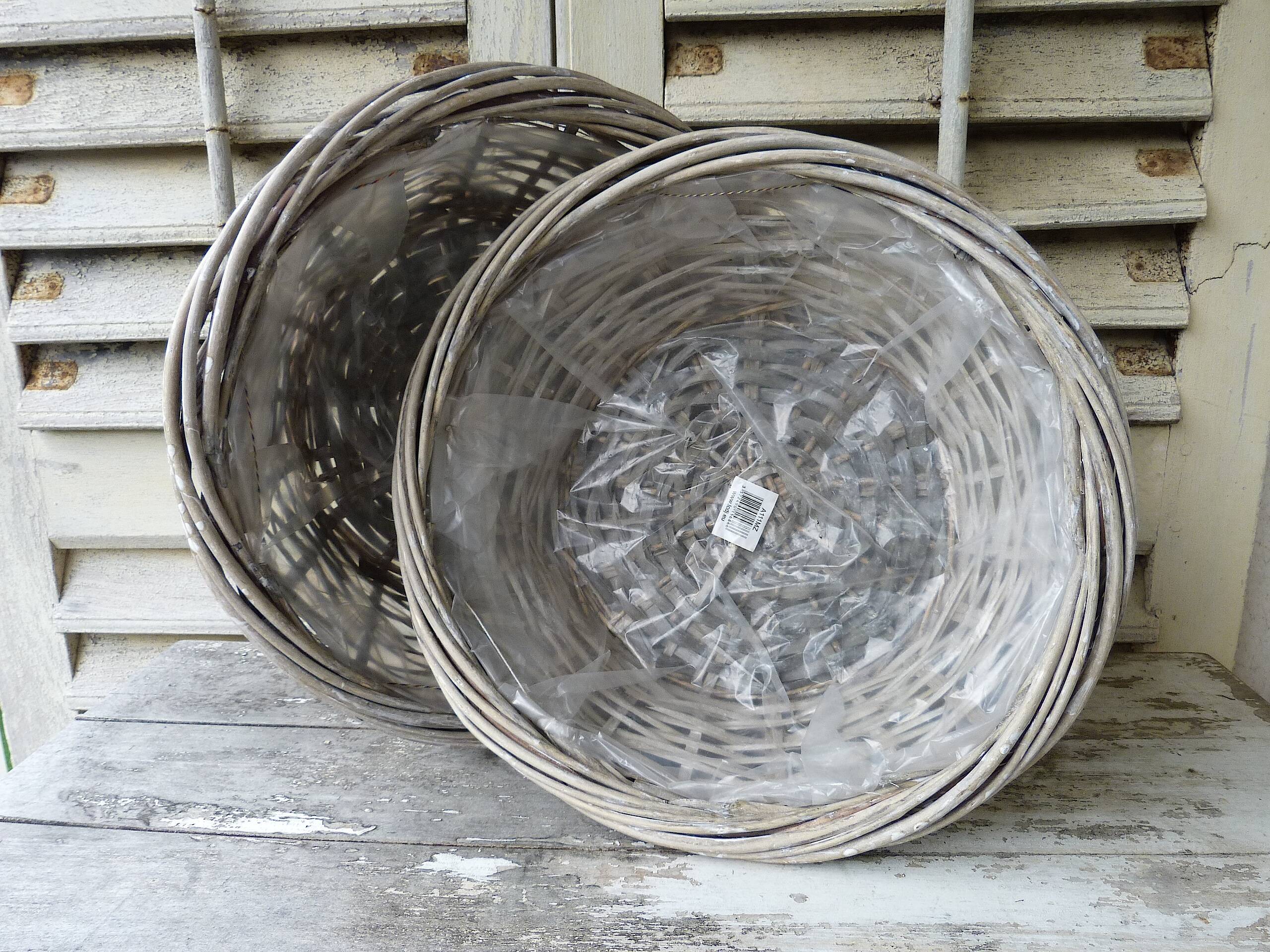Pair of wicker baskets with transparent lining