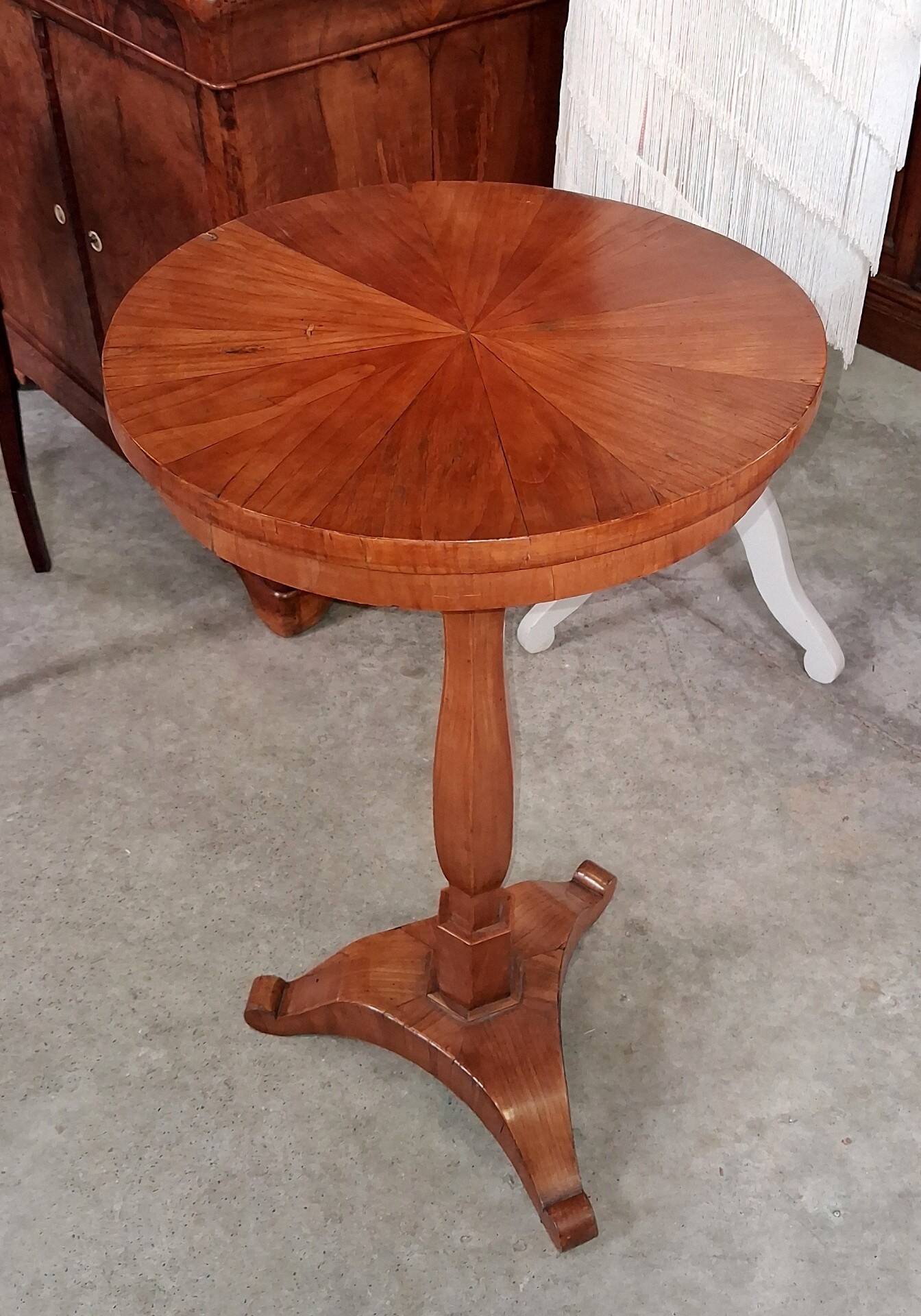Biedermeier side table in light wood – 19th century