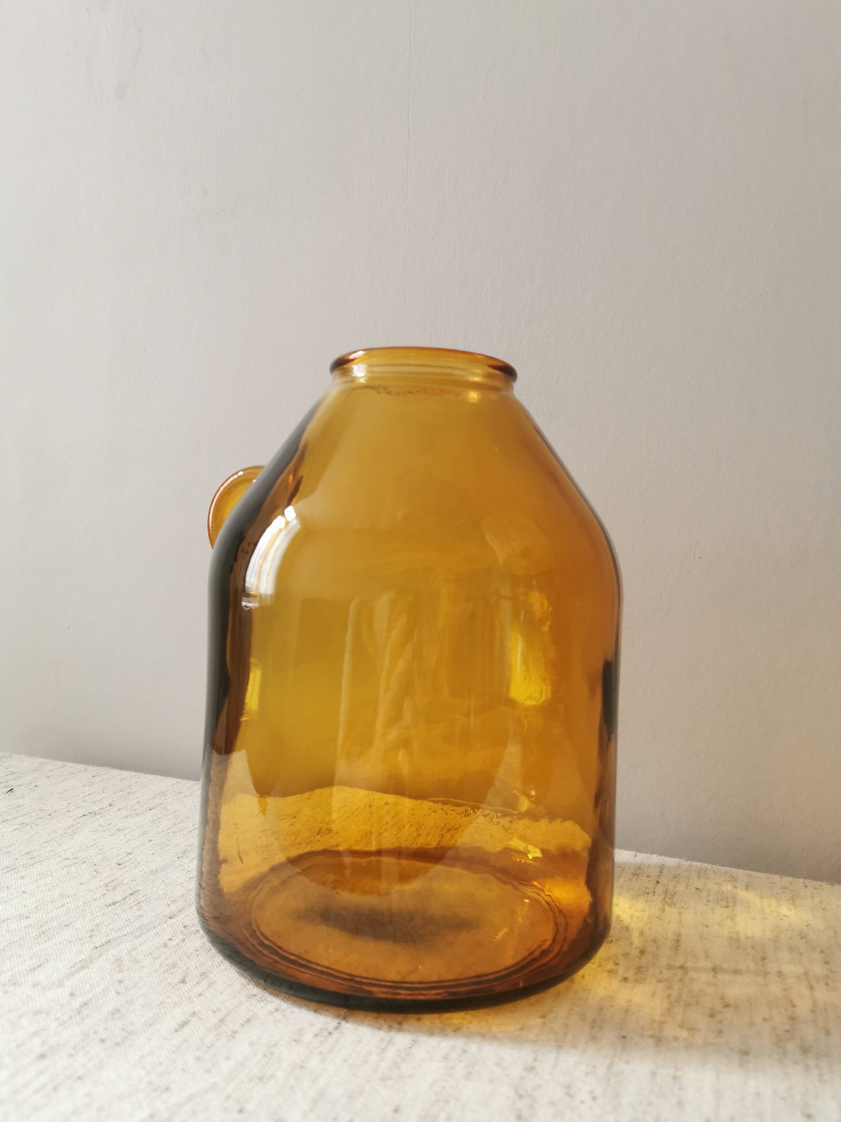Second hand ochre vase