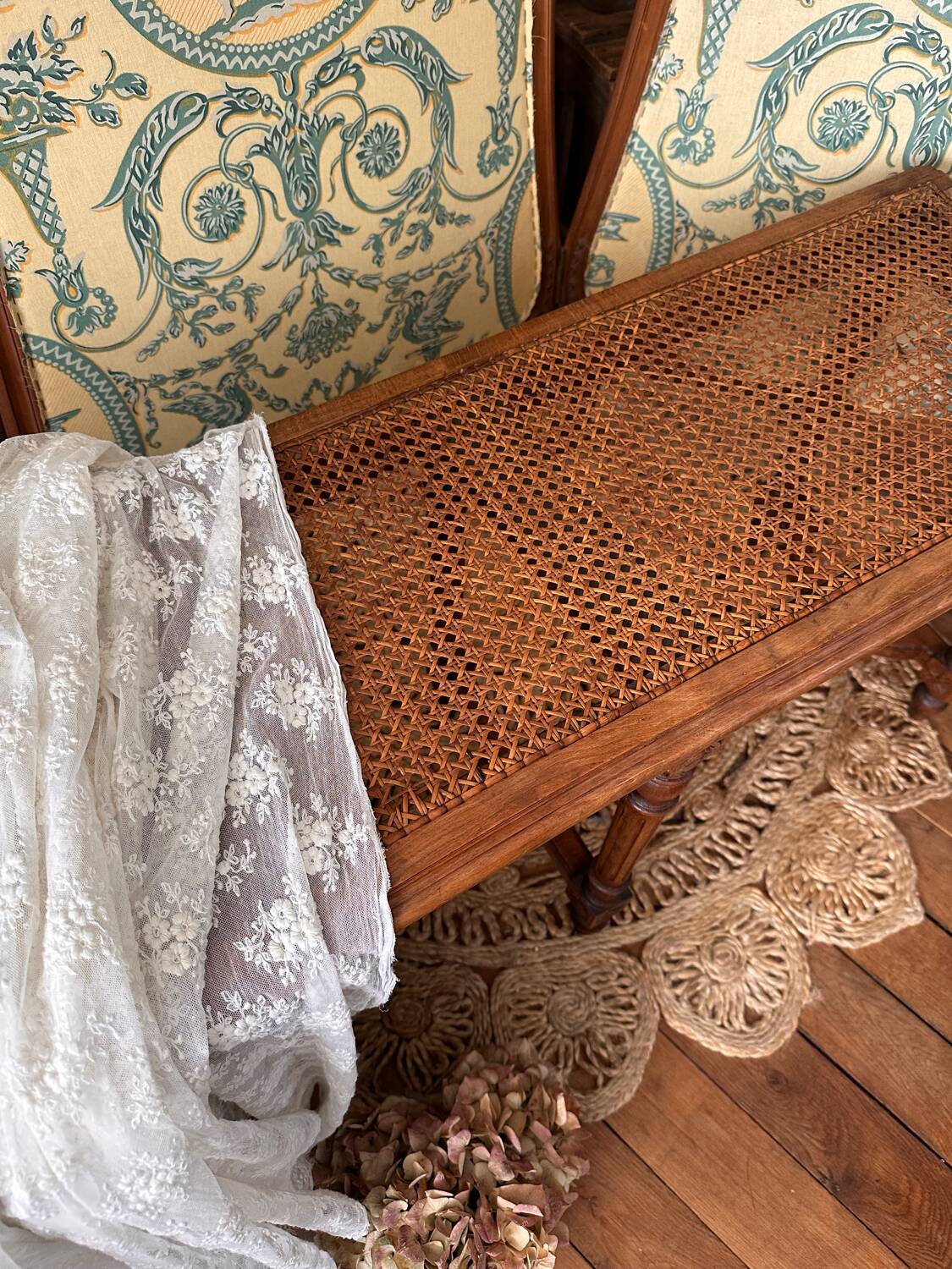 Piano bench seat in cane