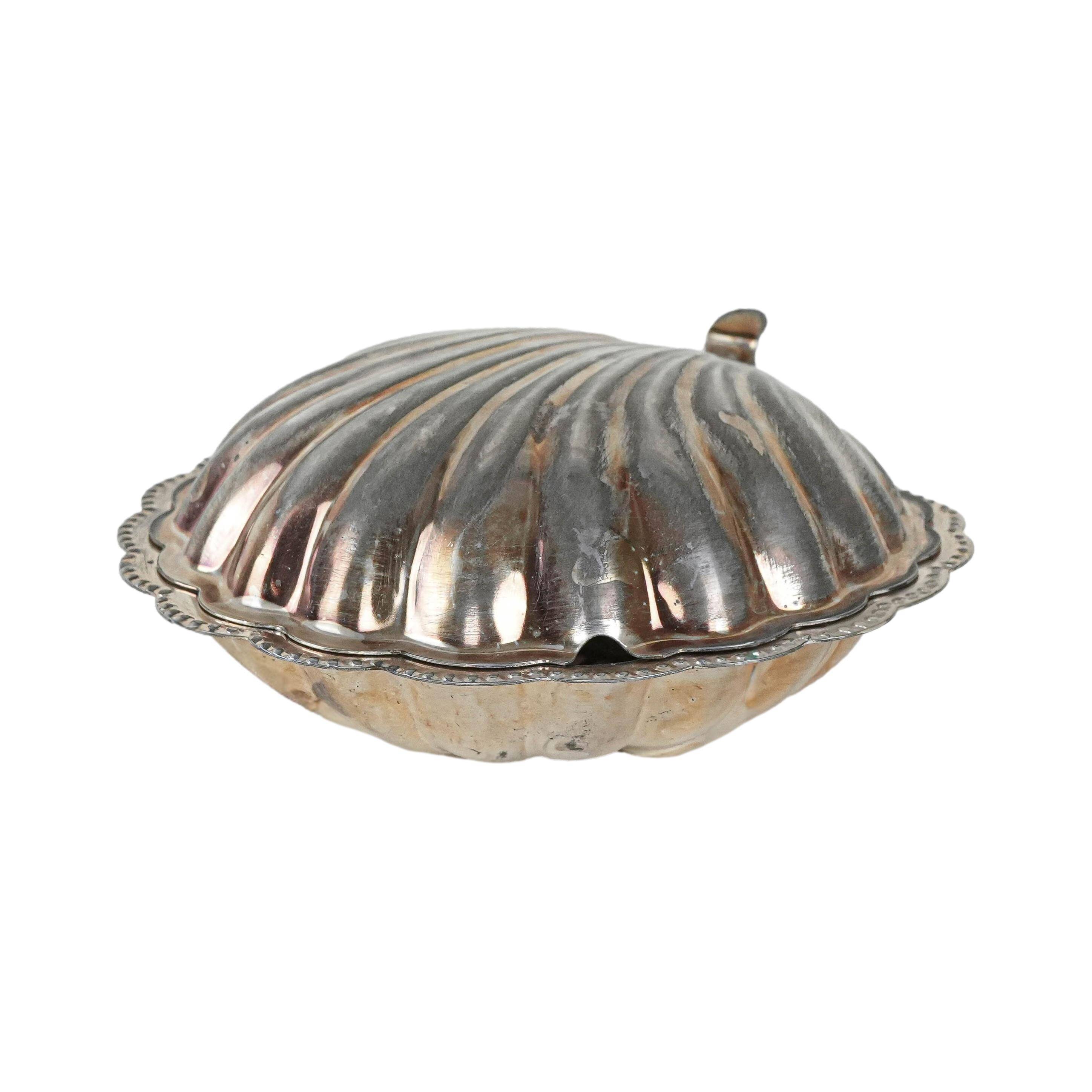 Metal shell-shaped box, Italian design, 1960s, made in Italy