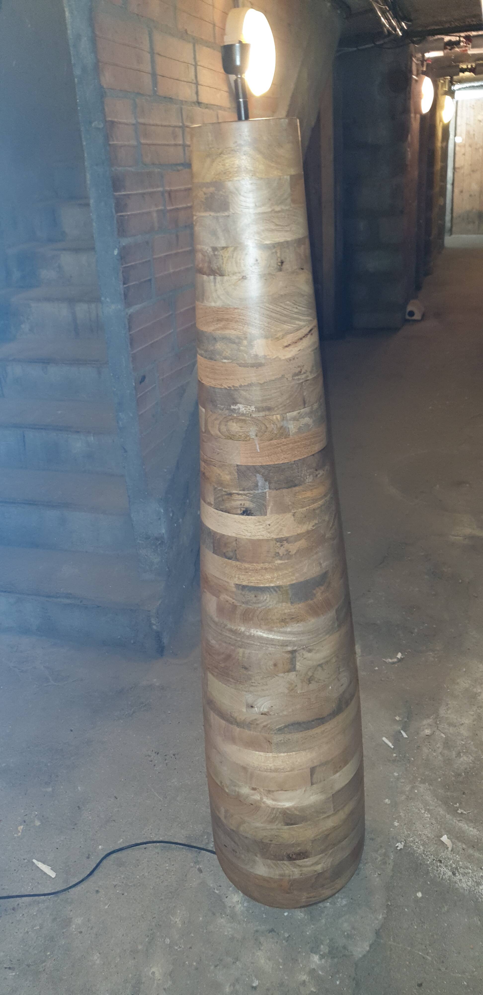Design column floor lamp in mango wood