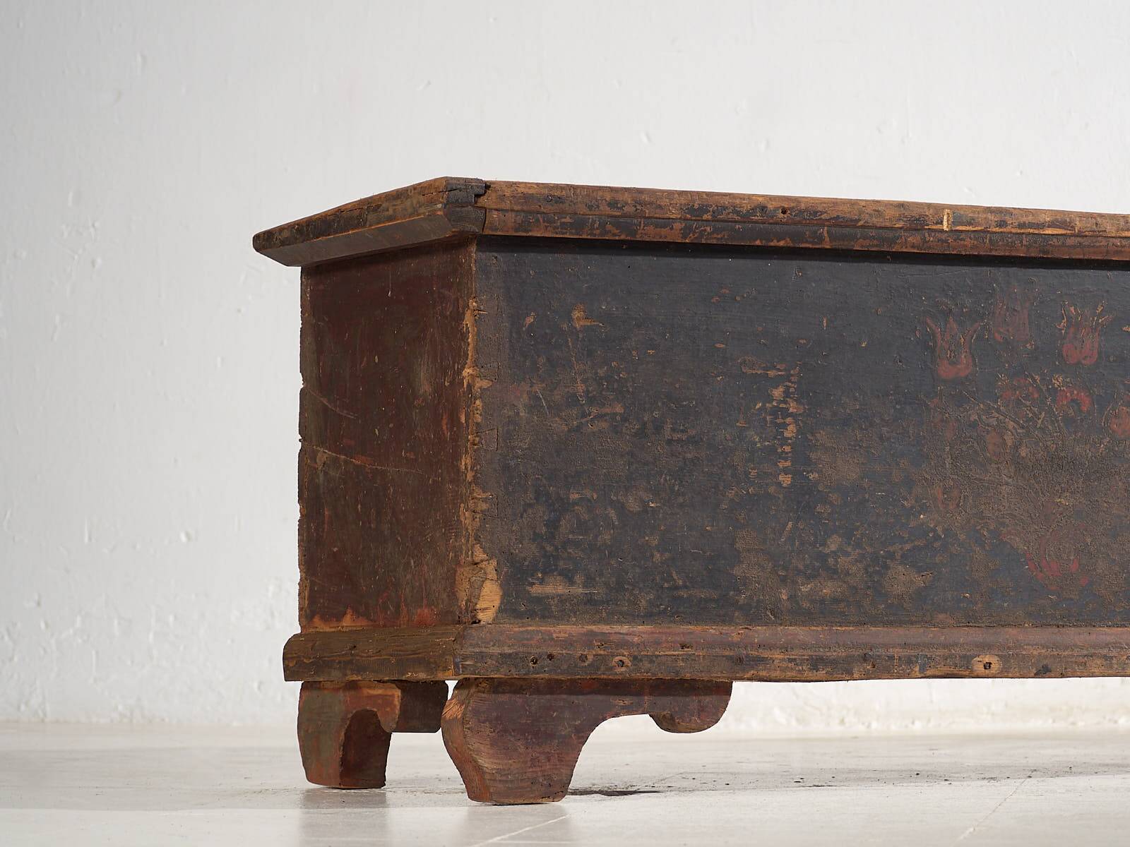 Antique long trunk painted with floral motifs (Year 1876) #1